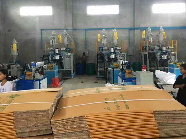 出（chū）口緬甸的設備在（zài）正常生產中
