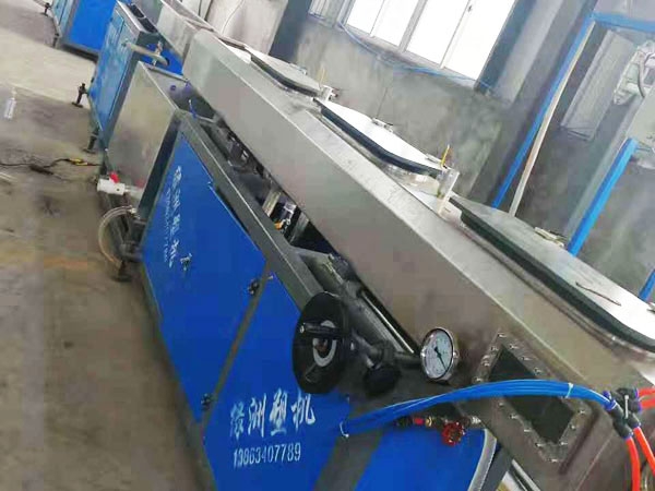 內鑲貼片式滴灌帶生產線